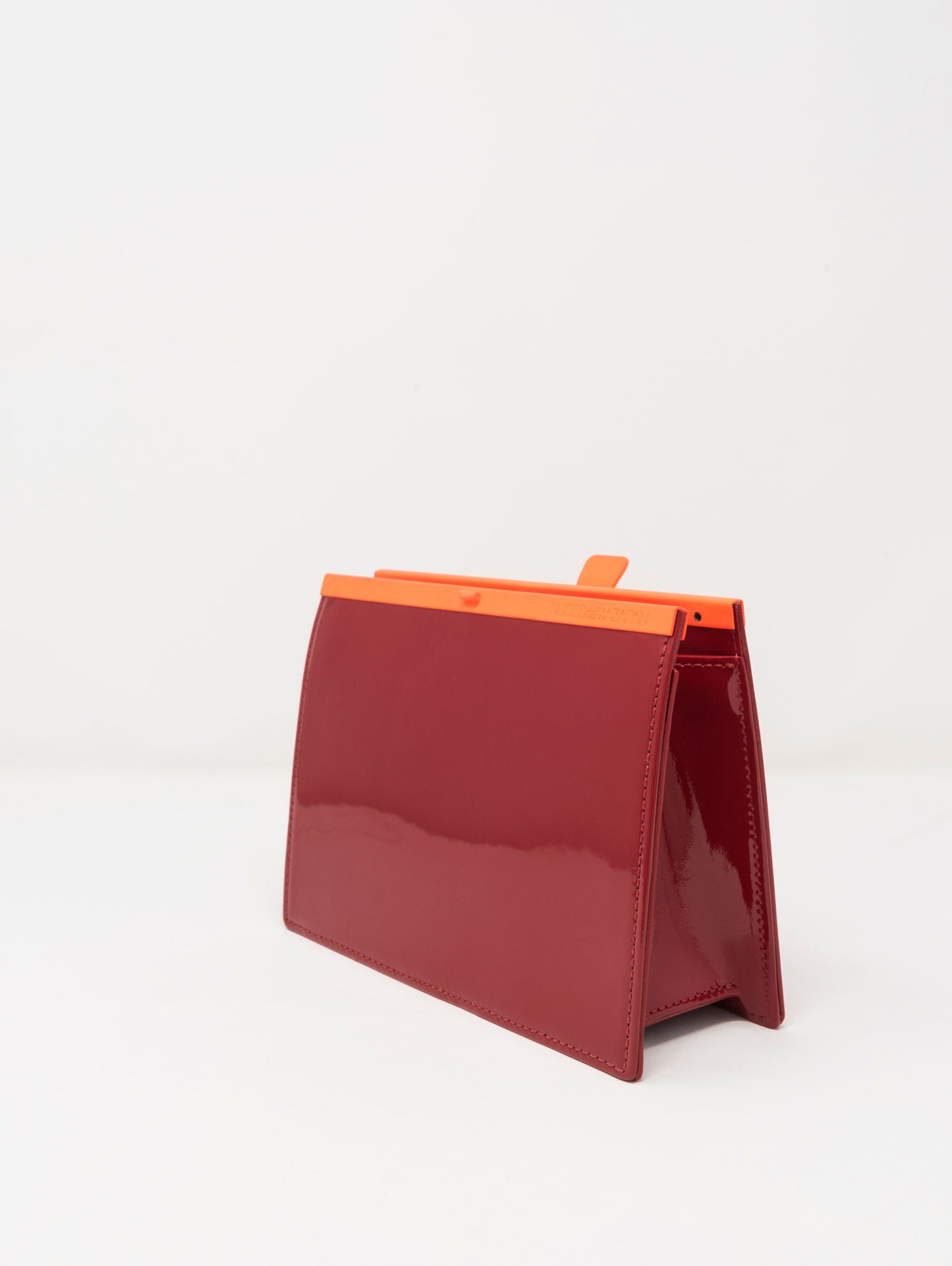 BORSA A MANO IN VERNICE